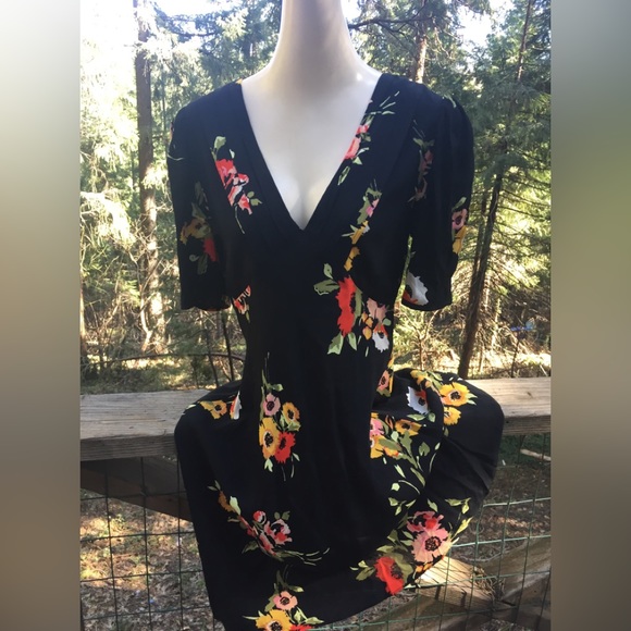 Free People black deep V front flowy jacquard ,floral puff sleeve,HP24x2 - Picture 3 of 12